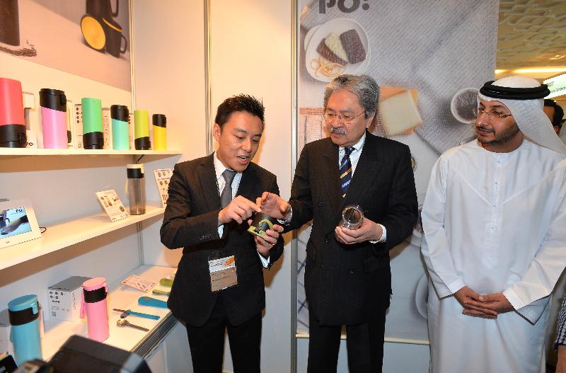 The Financial Secretary, Mr John C Tsang, who is leading a business mission, started his visit in Dubai today (November 6, Dubai time). Photo shows Mr Tsang (centre) visiting a booth of a Hong Kong enterprise at the Lifestyle Expo in Dubai 2016.