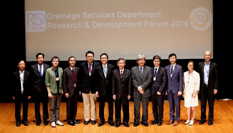 The Research & Development Forum 2016: Climate Ready@HK organised by the Drainage Services Department was held at the Hong Kong Science Museum in Tsim Sha Tsui today (November 8). Picture shows the Permanent Secretary for Development (Works), Mr Hon Chi-keung (sixth right); the Director of Drainage Services, Mr Edwin Tong (sixth left); the Deputy Director of Drainage Services, Mr Mak Ka-wai (fifth right); and the Assistant Directors of Drainage Services, Mr Henry Chau (first left), Mr Wong Sek-cheung (second left), Mr Fedrick Kan (fourth left) and Mr Michael Fong (first right), with other speakers of the morning session, Senior Scientific Officer of the Hong Kong Observatory Mr Lee Sai-ming (fourth right); the Chair Professor of the Department of Biology and Chemistry of the City University of Hong Kong, Professor Nora Tam (second right); the Chairman of the Firefly Conservation Foundation, Mr Mak Siu-fung (third left); the Associate Dean of Engineering of the Hong Kong University of Science and Technology, Professor Yeung King-lun (fifth left); and the Technical Director of AECOM Asia Company Limited, Mr Stanley Chan (third right).
