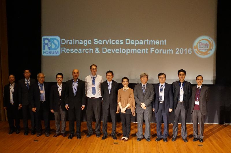 The Research & Development Forum 2016: Climate Ready@HK organised by the Drainage Services Department was held at the Hong Kong Science Museum in Tsim Sha Tsui today (November 8). Picture shows the Under Secretary for the Environment, Ms Christine Loh (fifth right); the Director of Drainage Services, Mr Edwin Tong (sixth right); the Deputy Director of Drainage Services, Mr Mak Ka-wai (fourth right); and the Assistant Directors of Drainage Services, Mr Henry Chau (first left), Mr Wong Sek-cheung (second left), Mr Michael Fong (fifth left) and Mr Fedrick Kan (first right), with other speakers of the afternoon session, Assistant Professor of the Department of Civil and Environmental Engineering of the Hong Kong Polytechnic University Professor Henry Lee (second right); Associate Professor of the School of Energy and Environment of the City University of Hong Kong Professor Teoh Wey-yang (fourth left); Professor of the Department of Civil Engineering of the University of Hong Kong Professor Zhang Tong (third right); the Senior Manager of CLP Holdings Limited, Mr Ngan Chi-cheung (third left); and the Engineering Manager of Black and Veatch Hong Kong Limited, Mr David Jackson (sixth left).