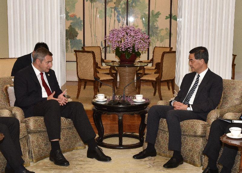 The Chief Executive, Mr C Y Leung (right), meets the visiting Deputy Prime Minister and Minister of Agriculture, Forestry and Food of the Republic of Slovenia, Mr Dejan Židan, at Government House today (November 9) to exchange views on issues of mutual concern.