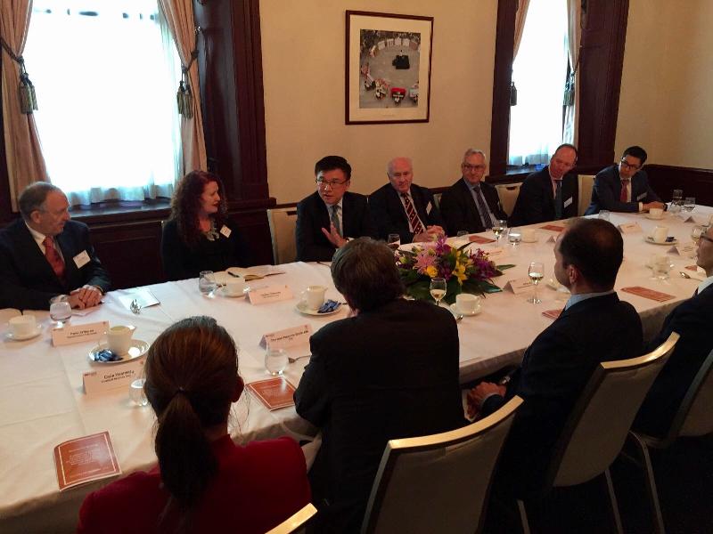 財經事務及庫務局局長陳家強（左三）今日 （十一月十日）在澳洲悉尼出席墨爾本大學附屬機構Asialink的午餐會，向與會者介紹香港作為領先國際金融中心的優勢。