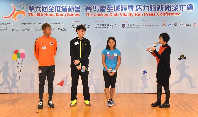 Pictured at the 6th Hong Kong Games' Vitality Run press conference held today (November 11), Hong Kong elite long-distance runner, Yiu Kit-ching (second right); Sports Ambassadors of the 6th Hong Kong Games, Lee Chak-wai (second left) and Mr Yeung Chi-lun (first left), and several TV artistes share their running tips.