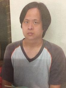 Wan Tim-kuen, aged 34, is about 1.7 metres tall, 77 kilograms in weight and of heavy build. He has a round face with yellow complexion and short straight black hair. He was last seen wearing a dark grey short-sleeved shirt, dark grey trousers, slippers and carrying a shoulder bag.