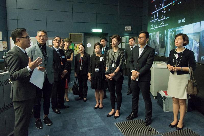 The Legislative Council Panel on Transport today (November 14) visits the MTR Tsing Yi Operations Control Centre.