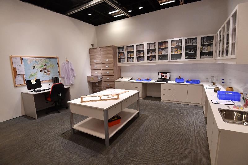 The Hong Kong Museum of Art has launched an art educational exhibition entitled "Gone with the Wings", which is running until December 27 at the Thematic Exhibition Gallery of the Hong Kong Heritage Discovery Centre. Picture shows a setting of conservation laboratory at the exhibition where visitors are able to find clues on a missing exhibit.