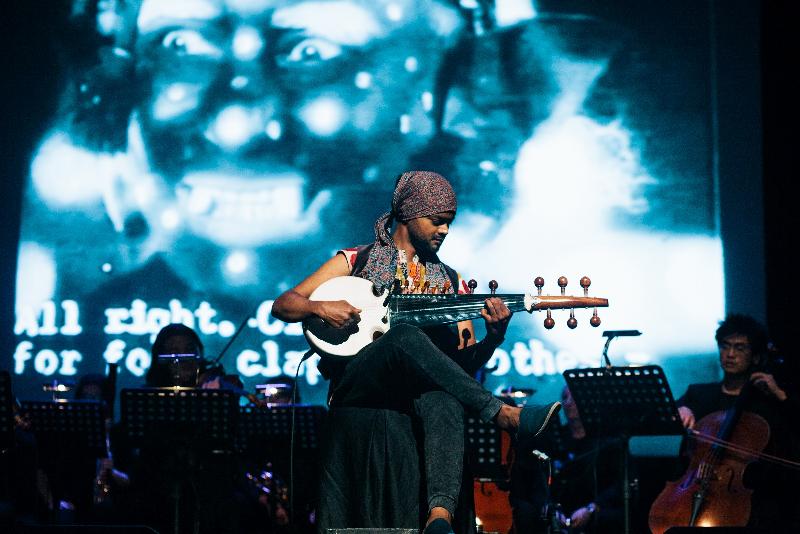 The cinematic concert "King of Ghosts" updates Indian film legend Satyajit Ray's "Goopy Gyne Bagha Byne", screening in an edited version, with original live music. British sarod maestro Soumik Datta weaves Indian sarod, orchestral and percussive sounds into a sonorous new score.