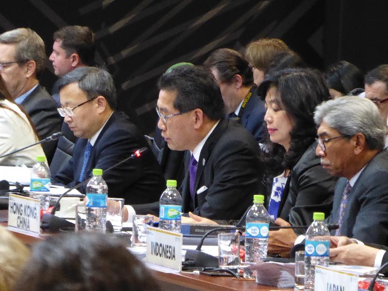 商務及經濟發展局局長蘇錦樑（右三）今日（利馬時間十一月十七日）在秘魯利馬出席第二十八屆亞太區經濟合作組織部長級會議，在全體大會上發言。