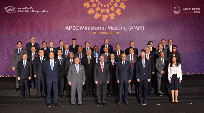The Secretary for Commerce and Economic Development, Mr Gregory So (second row, third left), is pictured with other trade ministers attending the 28th Asia-Pacific Economic Cooperation Ministerial Meeting in Lima, Peru, today (November 17, Lima time).
