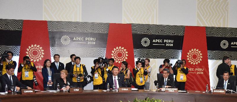 行政长官梁振英（右二）今日（利马时间十一月二十日）上午在秘鲁利马出席亚太区经济合作组织经济领导人会议，与其他经济体领导人就共同关注的议题交换意见。