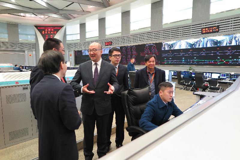 The Secretary for Constitutional and Mainland Affairs, Mr Raymond Tam, visited a railway company in Hangzhou today (November 24). Photo shows Mr Tam (third left) being briefed on the railway operation in the operation room.