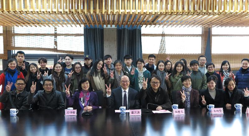 The Secretary for Constitutional and Mainland Affairs, Mr Raymond Tam, visited the China Academy of Art in Hangzhou this afternoon (November 24). Picture shows Mr Tam (front row, fourth left) meeting with Hong Kong students to better understand their study and life in Hangzhou.