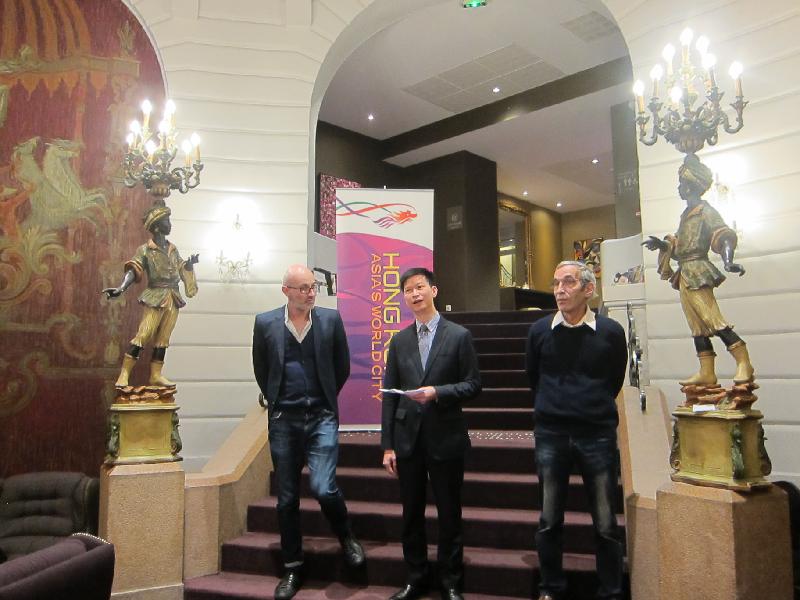 The Deputy Representative of the Hong Kong Economic and Trade Office in Brussels, Mr Sam Hui (middle) together with the President of the 3 Continents Festival, Mr Georges Cavalié (right) and the Artistic Director of the Festival, Mr Jérôme Baron (left) addressed the guests at the reception  in Nantes, France, on November 24.