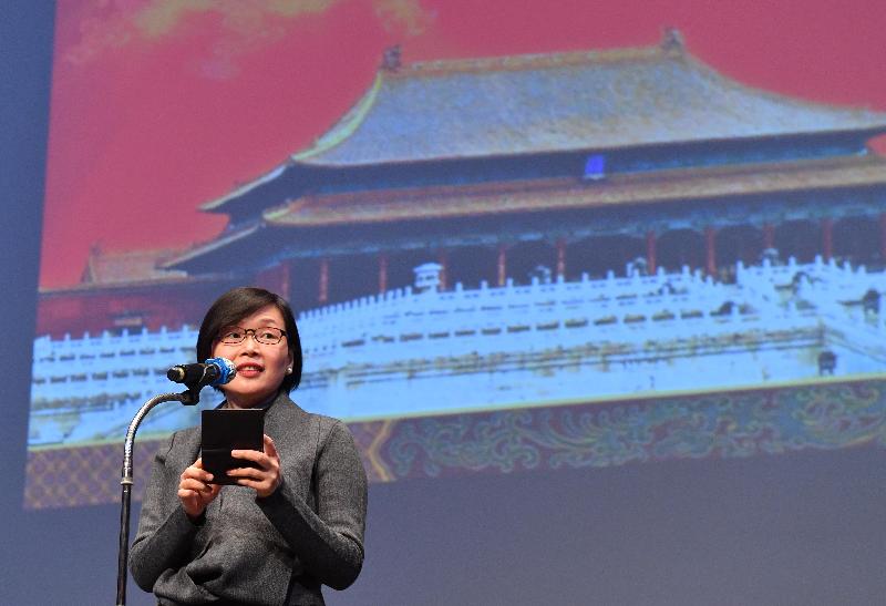 A talk entitled "The World of the Palace Museum; the Palace Museum of the World" was held today (November 28) at the Queen Elizabeth Stadium. Photo shows the Under Secretary for Home Affairs, Ms Florence Hui, delivering a speech at the talk. 