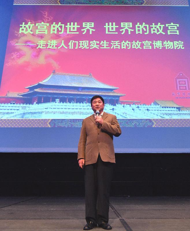 A talk entitled "The World of the Palace Museum; the Palace Museum of the World" was held today (November 28) at the Queen Elizabeth Stadium. Photo shows the Director of the Palace Museum, Dr Shan Jixiang, sharing his experience in repairing historical buildings and conserving heritage artefacts.