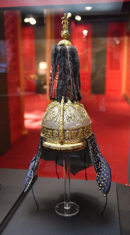 「宫囍－－清帝大婚庆典」展览今日（十一月二十九日）于香港文化博物馆开幕。图为展览中展示的铁金累丝盔，是大婚纳采礼和大征礼中的礼物。
