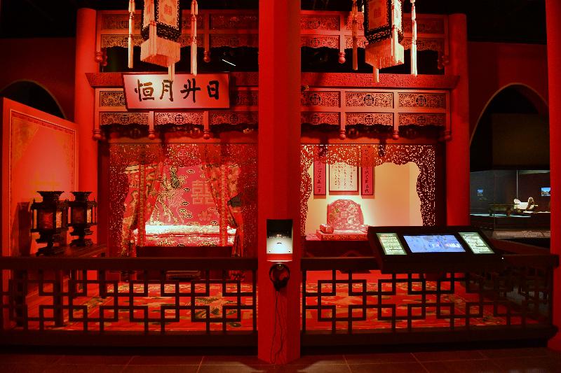 「宫囍－－清帝大婚庆典」展览今日（十一月二十九日）于香港文化博物馆开幕。图为展览中展示的模拟坤宁宫东暖阁，让参观者了解清帝及皇后的新房。
