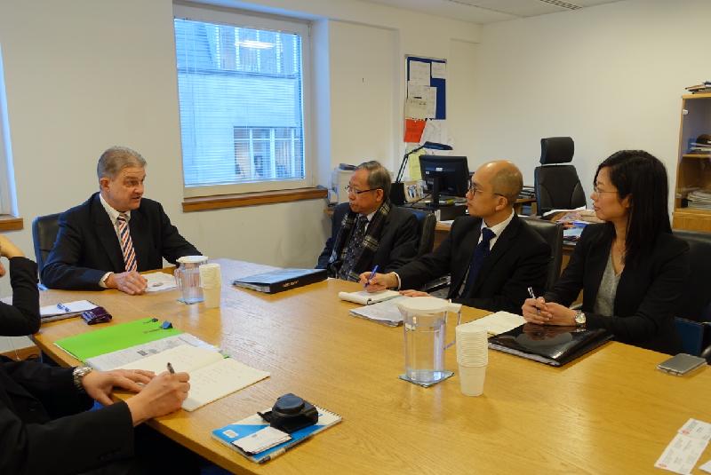 The Secretary for Security, Mr Lai Tung-kwok (second left), meets with the President of the Upper Tribunal (Immigration and Asylum Chamber), Mr Justice Bernard McCloskey (first left), in London today (November 29, London time).