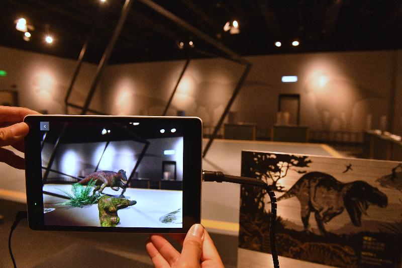 The opening ceremony of the "T-Rex Revealed - The Augmented + Virtual Reality Experience" exhibition was held today (December 1) at the Hong Kong Science Museum. Photo shows the large exhibit equipped with augmented reality technology "Myths of T. Rex". Visitors can bust some of the myths about the tyrannosaurus by using tablets to learn how the tyrannosaurus lived, hunted and protected its home.