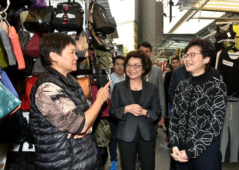 The Chief Secretary for Administration, Mrs Carrie Lam, visited Wan Chai today (December 1) and toured Jardine's Crescent. Photo shows Mrs Lam (first right) listening to a hawker's views on the reprovisioning arrangements at the Jardine’s Crescent hawker area. She is accompanied by the Coordinator (Hawker Assistance Scheme) of the Food and Environmental Hygiene Department, Ms Rhonda Lo (centre).