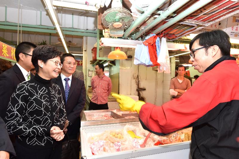 The Chief Secretary for Administration, Mrs Carrie Lam, visited Wan Chai today (December 1). Photo shows Mrs Lam (second left) visiting Tang Lung Chau Market and talking to a stall operator. She is accompanied by the District Environmental Hygiene Superintendent (Wan Chai) of the Food and Environmental Hygiene Department, Mr Lau Chi-keung (third left).
