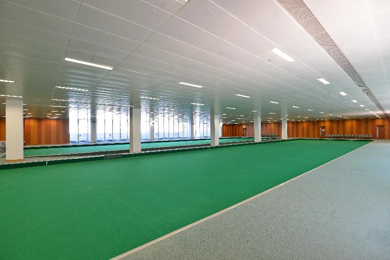 位于沙田区圆洲角综合大楼低座的圆洲角体育馆于十二月十二日（星期一）启用，设有区内首个室内草地滚球场。