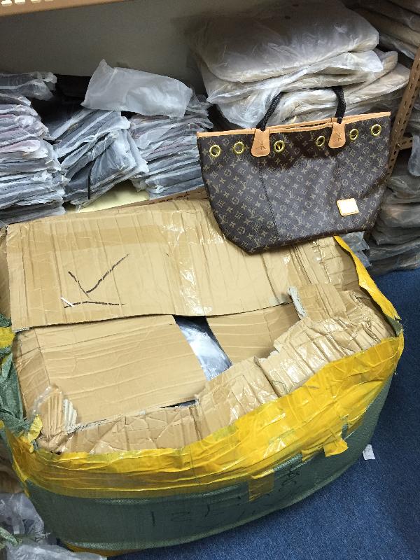 Hong Kong Customs and Mainland Customs conducted a series of joint operations in November this year to curb transnational intellectual property rights (IPR) infringing activities. During the operations, over 33 000 suspected IPR infringing goods were seized, with an estimated market value of about $10 million. Photo shows part of the seizure.