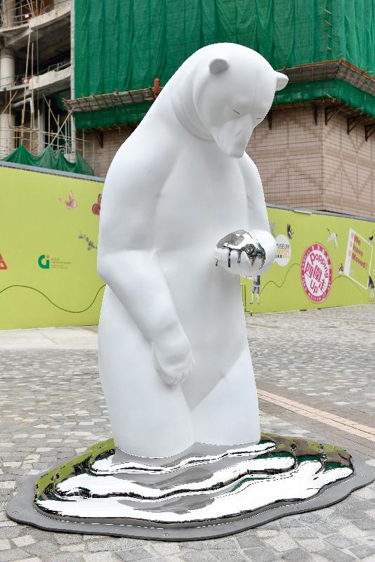 The "Bear in Mind" outdoor artwork exhibition opened today (December 3) in the Art Square at Salisbury Garden. Picture shows the artwork "Contemplation of Lovingkindness" by Mok Yat-san. It reminds people of the importance of treasuring and preserving nature. 