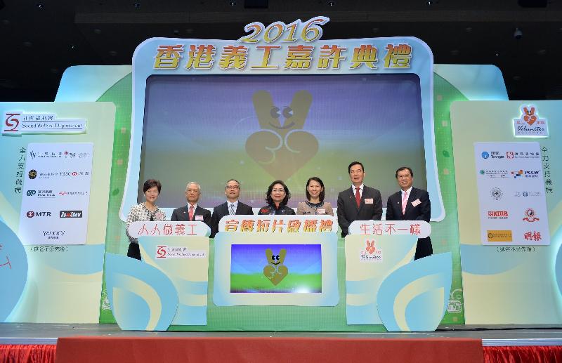 The wife of the Chief Executive and Volunteer-in-Chief, Mrs Regina Leung (centre), the Secretary for Home Affairs, Mr Lau Kong-wah (third left), and the Director of Social Welfare, Ms Carol Yip (third right), together with convenors of the four sub-committees of the Steering Committee on Promotion of Volunteer Service, namely Convenor of the Sub-committee on the Promotion and Publicity of Volunteer Service, Mr Lai Chi-tong (second left); Convenor of the Sub-committee on Promotion of Corporate Volunteering, Mr Kwan Chuk-fai (second right); Convenor of the Sub-committee on Promotion of Volunteering in Community Organisations, Mr Bevis Leung (first right); and Convenor of the Sub-committee on Promotion of Student and Youth Volunteering, Ms Theresa Tao (first left), launch the latest television Announcement in the Public Interest  themed “Volunteering – Make a Difference in Life” at the 2016 Hong Kong Volunteer Award Presentation Ceremony today (December 3).