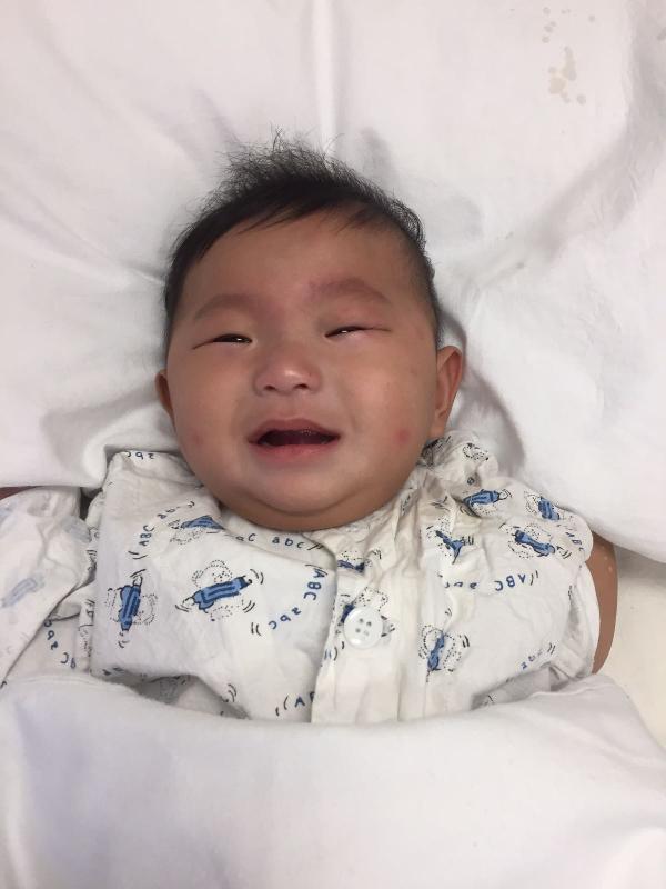 The Chinese baby girl is about four-month-old. She is about 71 centimetres tall and eight kilograms in weight. She has a round face with yellow complexion and short black hair.
