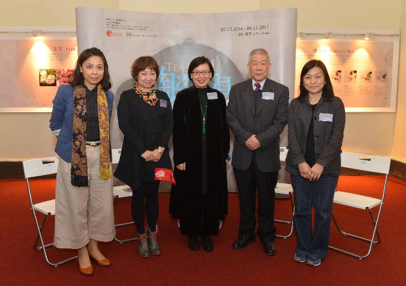 The opening ceremony of the "2016 Tea Ware by Hong Kong Potters" exhibition was held today (December 6) at the Flagstaff House Museum of Tea Ware. Officiating guests included (from left) the Museum Director of the Hong Kong Museum of Art, Miss Eve Tam; adjudicator of the 2016 Tea Ware by Hong Kong Potters competition, Dr Anissa Fung; the Under Secretary for Home Affairs, Ms Florence Hui; and the adjudicators of the 2016 Tea Ware by Hong Kong Potters competition Mr Ho Tai-kwan and Ms Annie Wan.