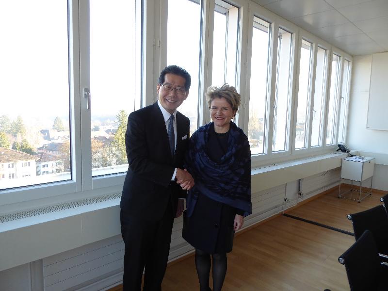 The Secretary for Commerce and Economic Development, Mr Gregory So (left), yesterday (December 5, Bern time) met with the State Secretary, Director of State Secretariat for Economic Affairs of Switzerland, Ms Marie-Gabrielle Ineichen-Fleisch, in Bern to discuss issues related to trade and economic co-operation between Hong Kong and Switzerland.