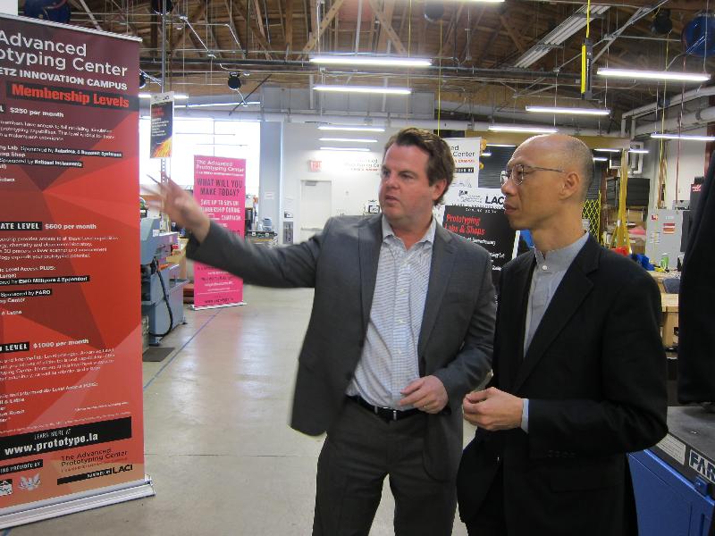 The Secretary for the Environment, Mr Wong Kam-sing (right), today (December 5, Los Angeles time) visits the La Kretz Innovation Campus, a new clean technology (cleantech) industry hub owned by the Los Angeles Department of Water and Power to promote and support the development of cleantech and a green economy in Los Angeles.