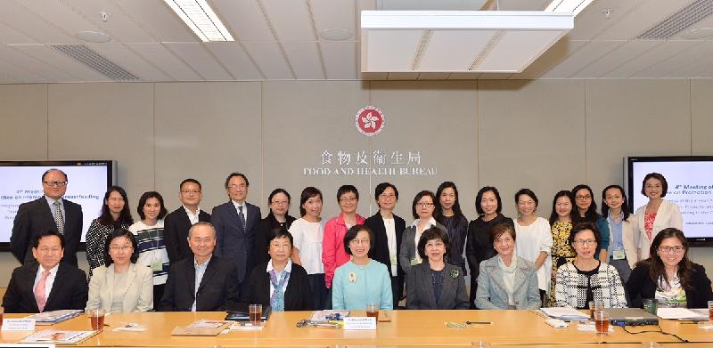 The Committee on Promotion of Breastfeeding meets today (December 6) to review the development and efficacy of various measures for promoting and supporting breastfeeding and to discuss the ways to further enhance those measures. The Under Secretary for Food and Health, Professor Sophia Chan (front row, centre) , and the Committee members posed for photos before the meeting.