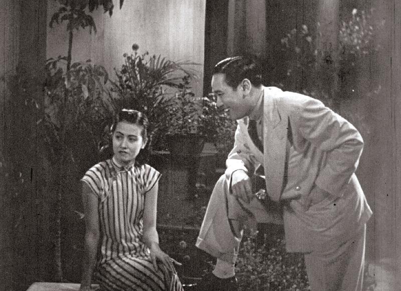 A film still of "The Blood-Stained Peach Blossom Fan" (1940).