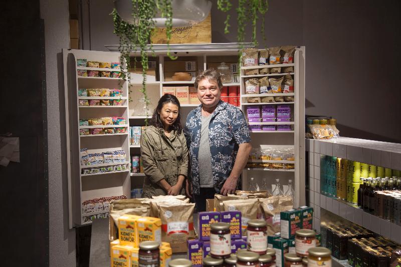 Swedish food and beverage (F&B) distributor Pear & Carrot Limited announced today (December 14) that it has opened its first Moreganic Sweden outlet in Hong Kong, offering a selection of organic F&B brands from Nordic countries. Pictured is the Director of Sales of Pear & Carrot Limited, Mr Per Agren (right), and co-owner Ms Carol Agren (left).
