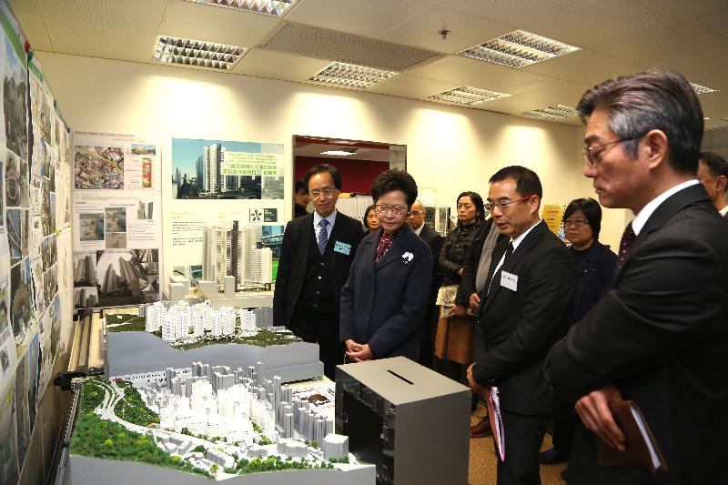 The Chief Secretary for Administration, Mrs Carrie Lam (second left), today (December 15) visited the Architectural Section under the Development and Construction Division of the Housing Department. Photo shows Mrs Lam viewing the models of public housing development projects. Accompanying her were the Assistant Director of Housing (Project), Mr Lawrence Chung (first left); and the Chief Architect, Mr Patrick Luk (second right).
