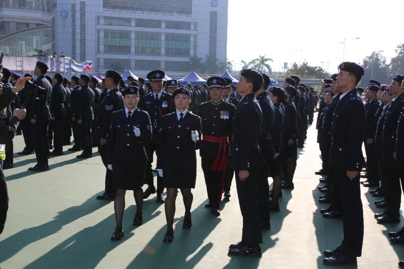 The Civil Aid Service (CAS) held the 77th Recruits Passing-out Parade at its headquarters today (December 18). Photo shows the Chief Staff Officer and Deputy Commissioner (Operations) of the CAS, Mr Lam Kwok-wah (fourth left) inspecting the Parade.