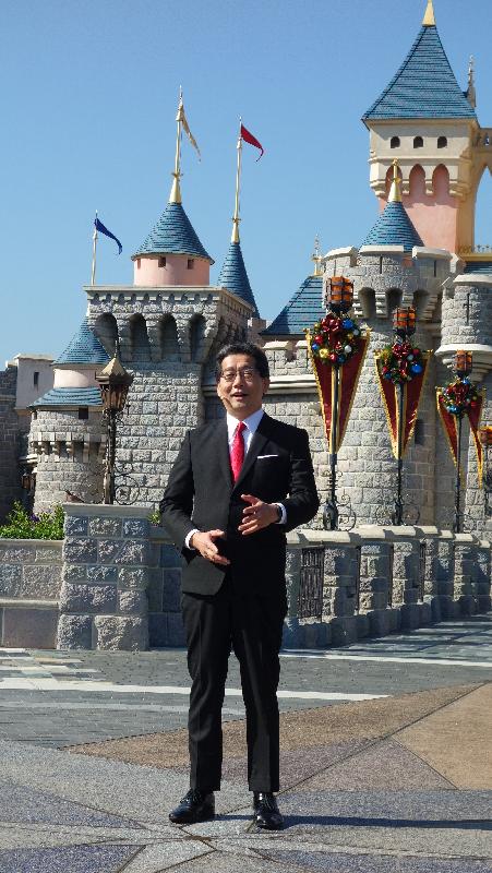 The Secretary for Commerce and Economic Development, Mr Gregory So, delivers a speech at the Disney ImagiNations Hong Kong 2016 Award Ceremony today (December 19).