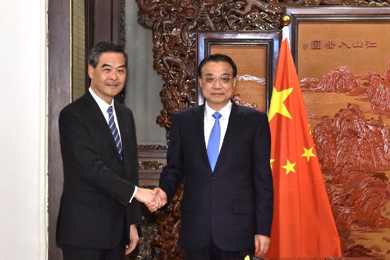 The Chief Executive, Mr C Y Leung, briefed Premier Li Keqiang in Beijing this morning (December 23) on Hong Kong's latest developments. Picture shows Mr Leung (left) and Premier Li (right) shaking hands before the meeting.