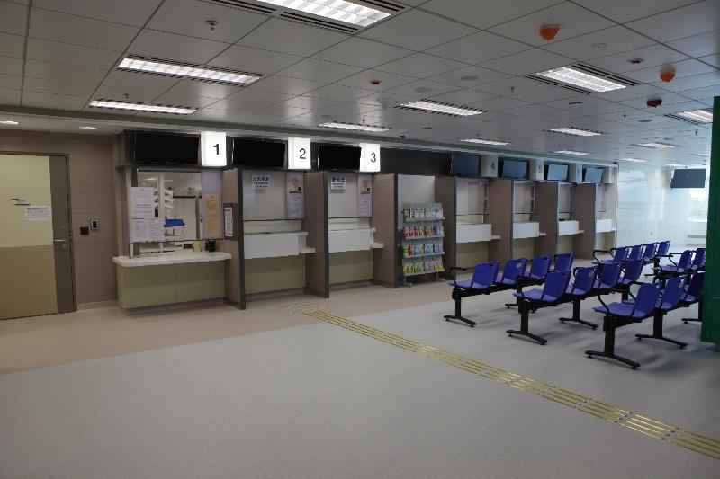 New Territories West Cluster today (January 3) announced that Tin Shui Wai Hospital is scheduled to commence patient services in phases from next Monday (January 9). Ambulatory and day services will be provided in the initial phase.