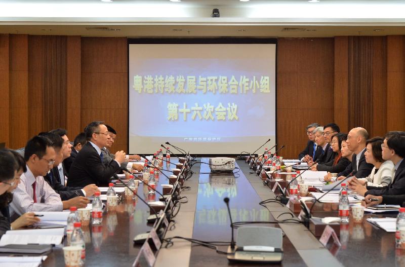 The Secretary for the Environment, Mr Wong Kam-sing (third right) and the Director-General of the Environmental Protection Department of Guangdong Province, Mr Lu Xiulu (sixth left), co-chair the 16th meeting of the Hong Kong-Guangdong Joint Working Group on Sustainable Development and Environmental Protection in Guangzhou today (January 6).