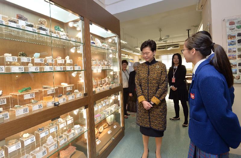 The Chief Secretary for Administration, Mrs Carrie Lam, attended the launch ceremony of "CFSS · Innovation · STREAM" in celebration of the 20th anniversary of the establishment of the Hong Kong Special Administrative Region organised by Chinese Foundation Secondary School (CFSS) today (January 9). Picture shows Mrs Lam (left) visiting the Geology and Climate Change Resource Centre of CFSS. 