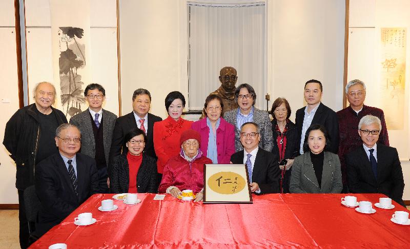 The Secretary for Home Affairs, Mr Lau Kong-wah (front row, third right); the Permanent Secretary for Home Affairs, Mrs Betty Fung (front row, second right); the Under Secretary for Home Affairs, Ms Florence Hui (front row, second left); and the Deputy Director of Leisure and Cultural Services (Culture), Dr Louis Ng (front row, first right), visit the Jao Tsung-I Petite Ecole of the University of Hong Kong today (January 12) and celebrate the Lunar New Year with Professor Jao Tsung-i (front row, third left), the great master of Chinese studies, and friends of the Jao Tsung-I Petite Ecole.