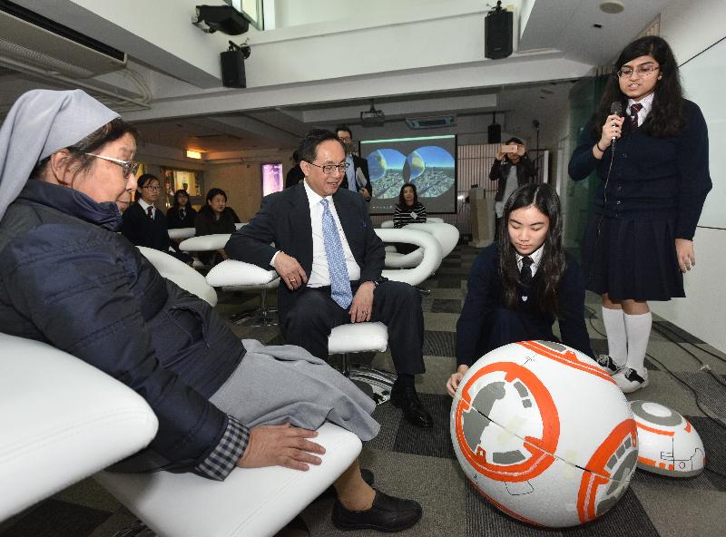 The Secretary for Innovation and Technology, Mr Nicholas W Yang (second left), receives a briefing by students on driving a robot with the programming knowledge learnt in the Enriched IT Class during his visit to St Paul's Convent School this afternoon (January 13). Looking on is the Principal of St Paul's Convent School, Sister Margaret Wong (first left).