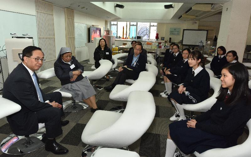 The Secretary for Innovation and Technology, Mr Nicholas W Yang (first left), chats with students of the Enriched IT Class at St Paul's Convent School this afternoon (January 13) to gain a better understanding of their learning experience. On his left is the school's Principal, Sister Margaret Wong.