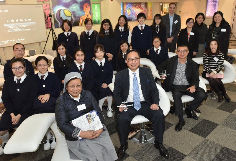 The Secretary for Innovation and Technology, Mr Nicholas W Yang (first row, second left), joins a group photo with the Principal of St Paul's Convent School, Sister Margaret Wong (first row, first left); the District Officer (Wan Chai), Mr Rick Chan (first row, second right); and teaching staff and students at St Paul's Convent School this afternoon (January 13).
