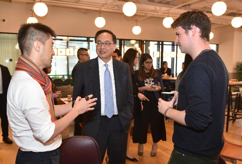 The Secretary for Innovation and Technology, Mr Nicholas W Yang (centre), chats with representatives of start-ups during his visit to WeWork this afternoon (January 13).
