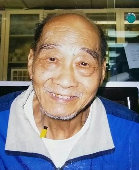 Jwong Jum-hoi, aged 81, is about 1.58 metres tall, 45.5 kilograms in weight and of thin build. He has a pointed face with yellow complexion and short black hair. He was last seen wearing a long-sleeved white shirt, dark-coloured trousers and a pair of slippers.