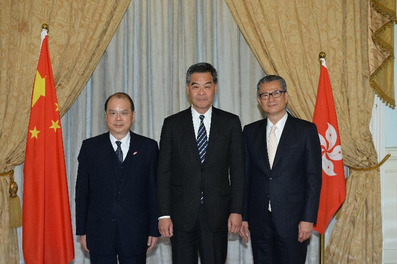 The Chief Executive, Mr C Y Leung, today (January 16) poses with the new Chief Secretary for Administration, Mr Matthew Cheung Kin-chung, and the new Financial Secretary, Mr Paul Chan.