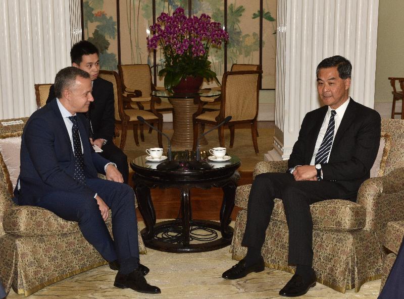 The Chief Executive, Mr C Y Leung (right), meets the visiting First Deputy Prime Minister of Belarus, Mr Vasily Matyushevsky (left), at Government House this afternoon (January 16) to exchange views on issues of mutual concern.
